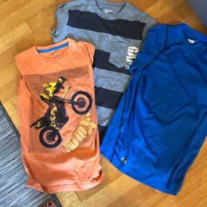 Boy’s T-shirt bundle size M